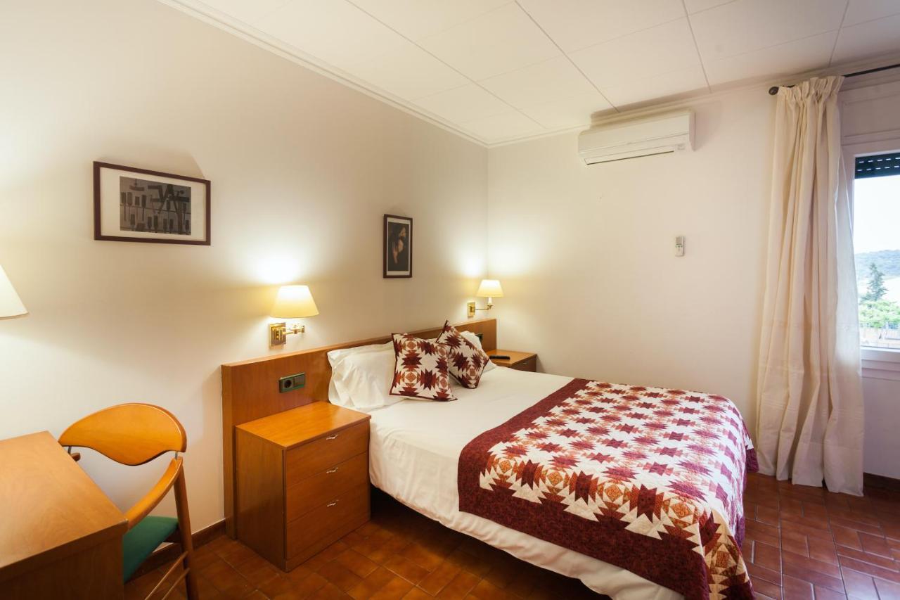 Hostal Restaurant Roma Cubells Экстерьер фото