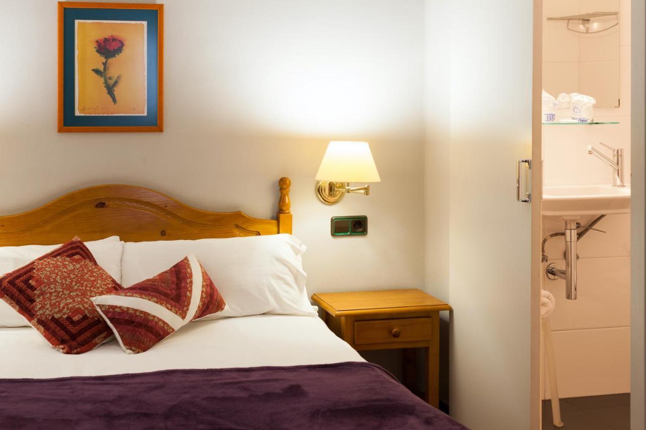Hostal Restaurant Roma Cubells Экстерьер фото