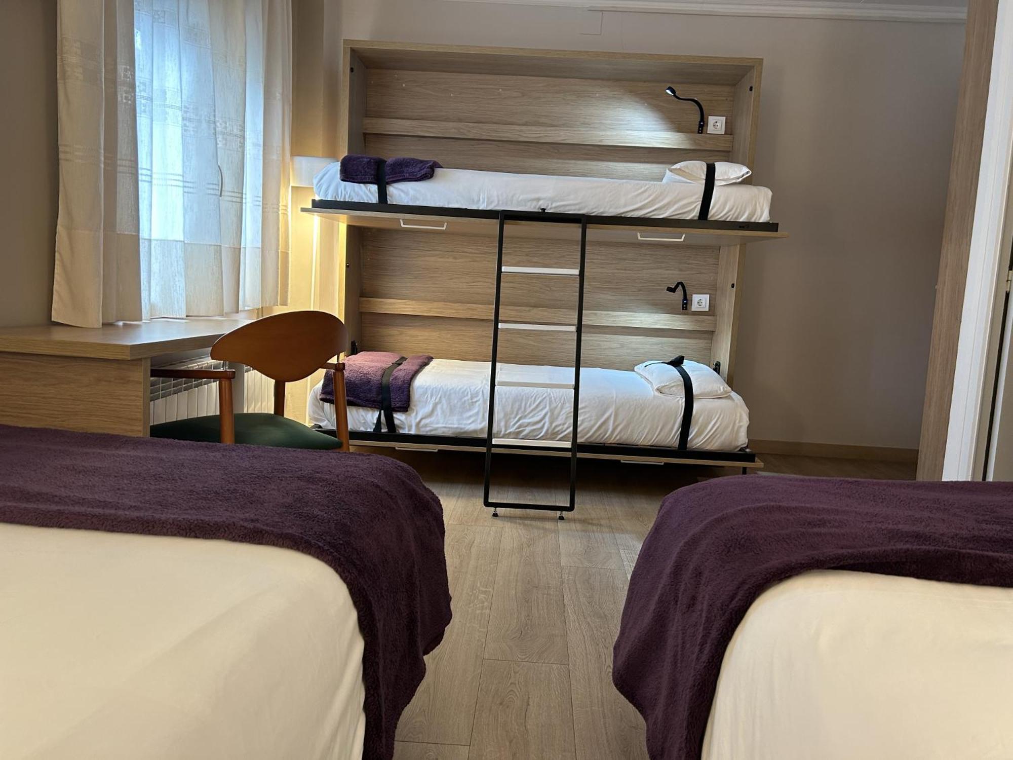 Hostal Restaurant Roma Cubells Экстерьер фото